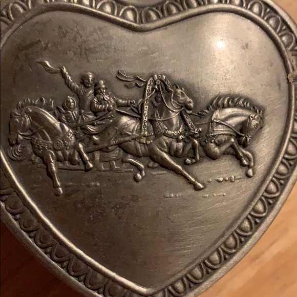 Small brushed silver heart box - Picture 5 of 5